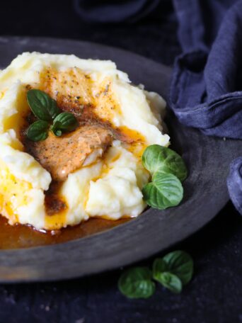 vegan mashed potatoes with gravy