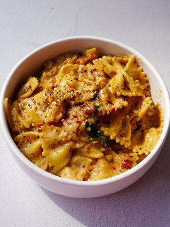 Caramelized Onion and Sun-Dried Tomato Pasta