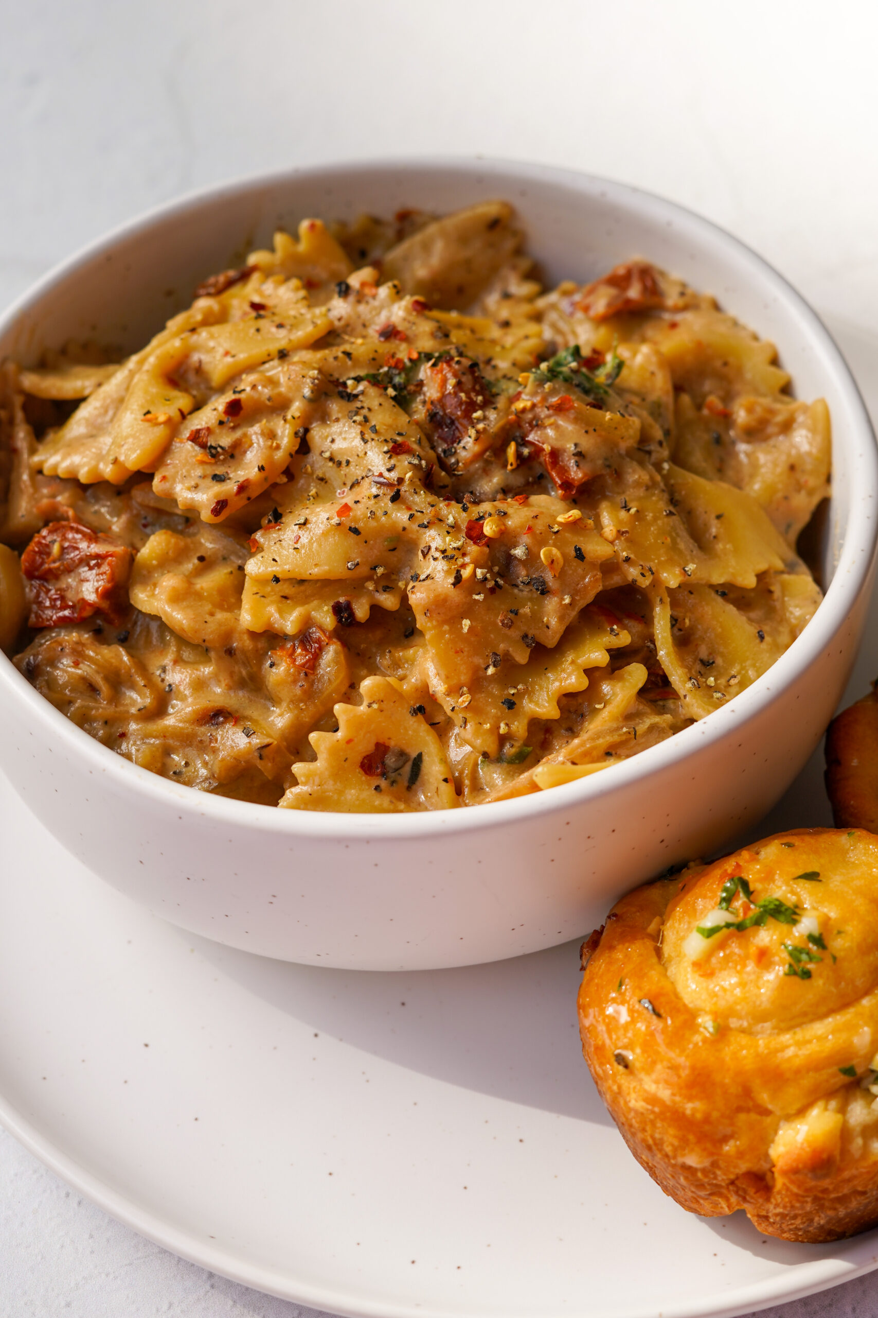 Caramelized Onion Sun-Dried Tomato Pasta - PlantYou