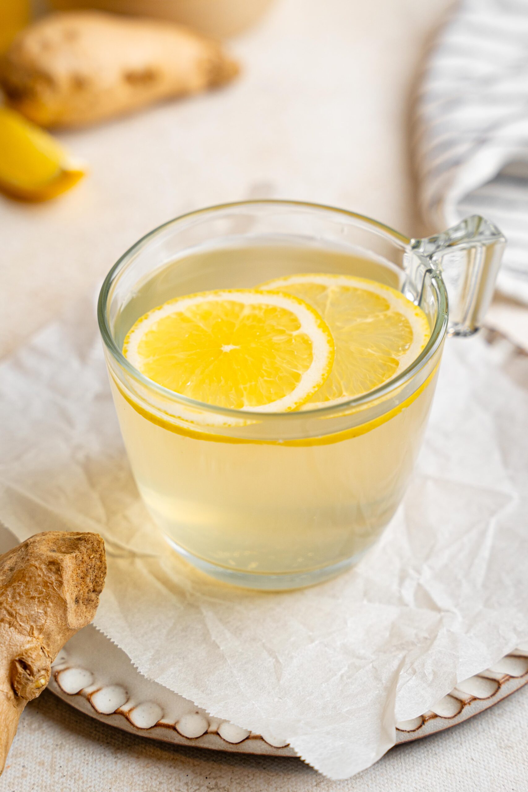 switchel served with lemon slices
