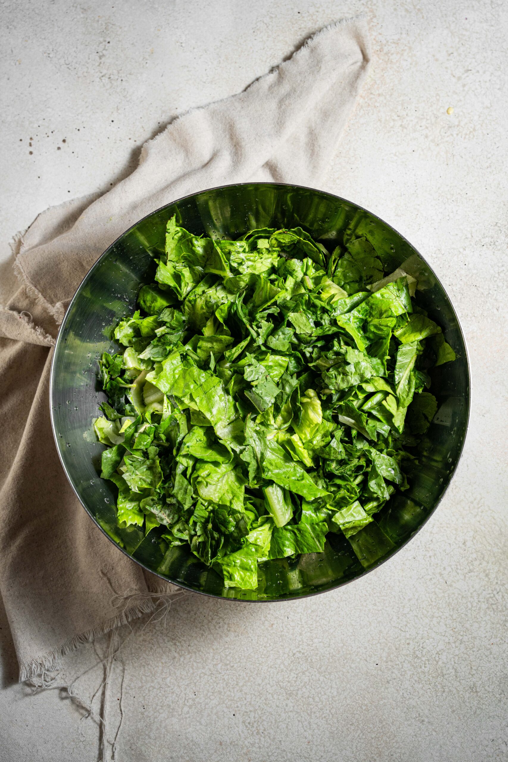 romaine lettuce and kale together in a large mixing bowl