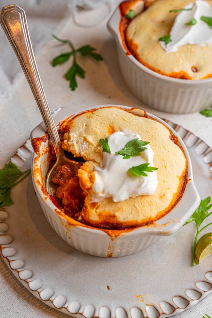 Individual baked vegan chili with cornbread crust.