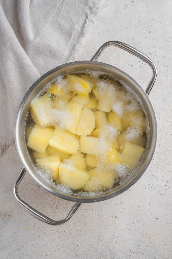 Cut potatoes in the water in a steel pot.